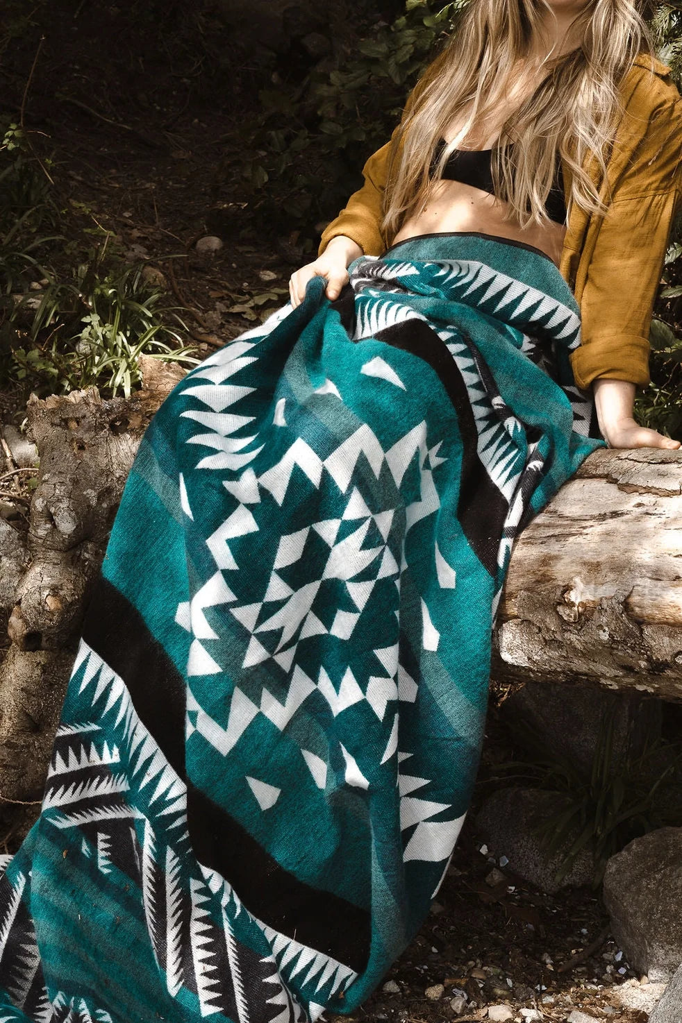 Wylde Brigade - Manta Aztec Reversible Blanket Throw