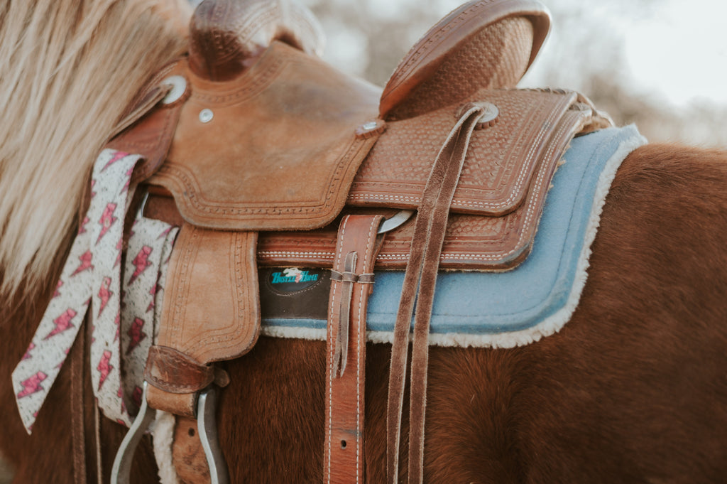 Hustle and Home Washed Denim Blue Luxe Pony Contoured Felt Top/Fleece Lined Saddle Pad