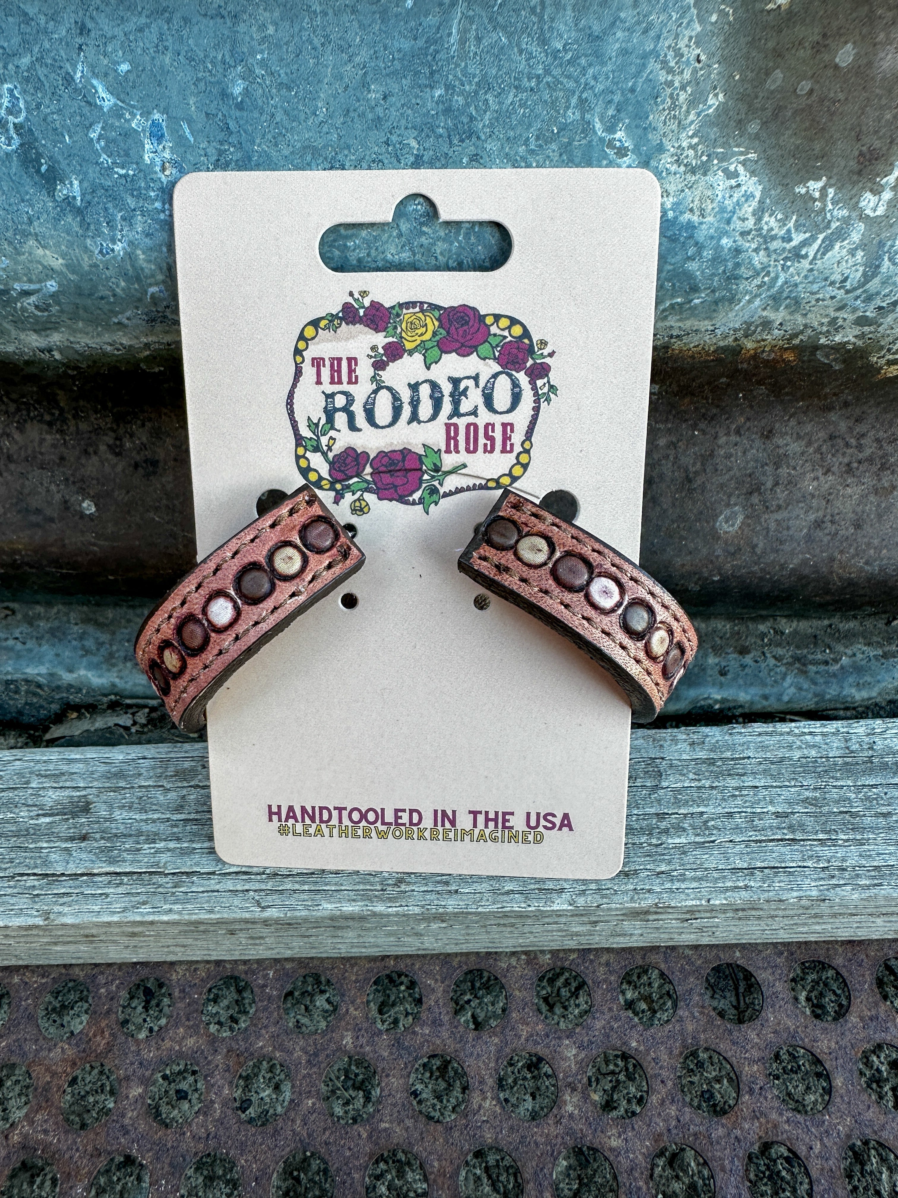 The Dot Vera Hoop Earrings - Medium